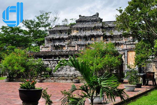 hệ thống lăng tẩm triều nguyễn công trình kiến trúc đồ sộ xứ huế